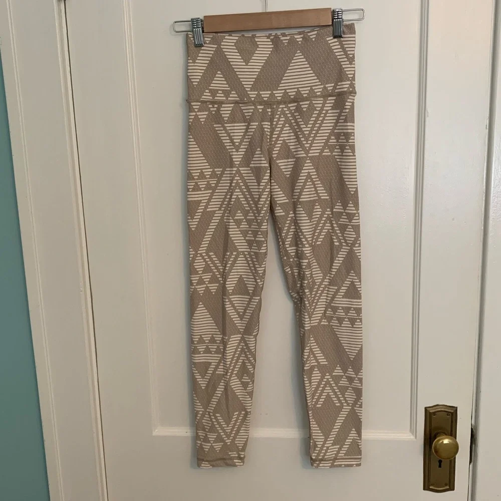 Aerie Chill Play Move Leggings Tan Geometric Print Womens Medium